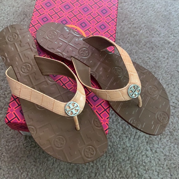 Tory Burch- Light Oak color sandals - Picture 6 of 10